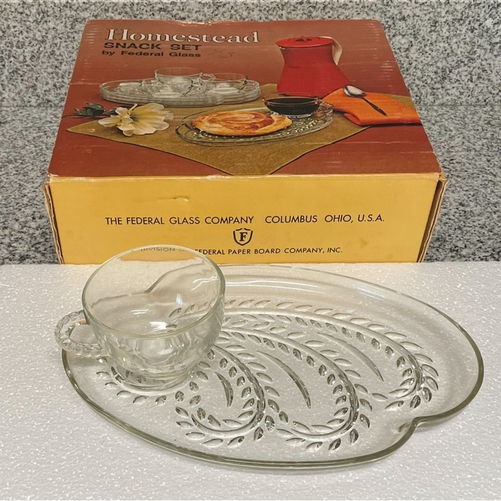 VTG EUC Federal Glass Homestead Snack Set of 4 Plates & 4 Glasses
